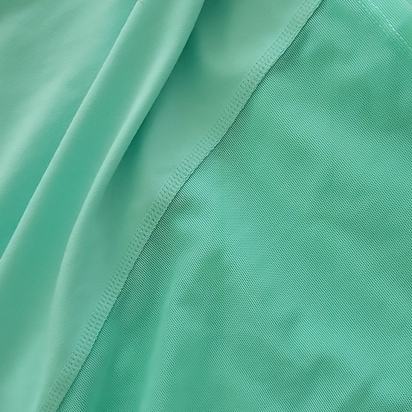 Really pretty t back work out top - Picture 3 of 4